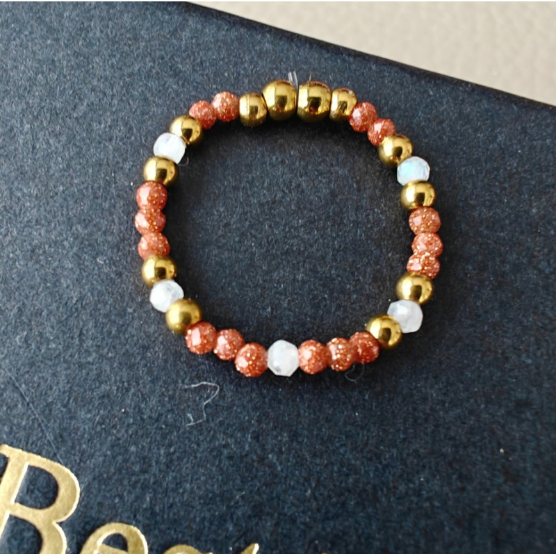 Pierścionek kamień księżycowy piasek pustyni